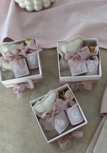 Kutu içerisinde Etiketli Koku Kesesi & Kolonya Şişesi 