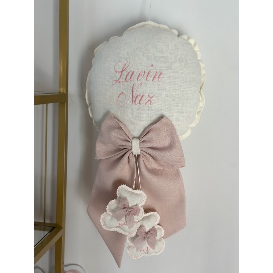 Pembe Detaylı Balon Yastık